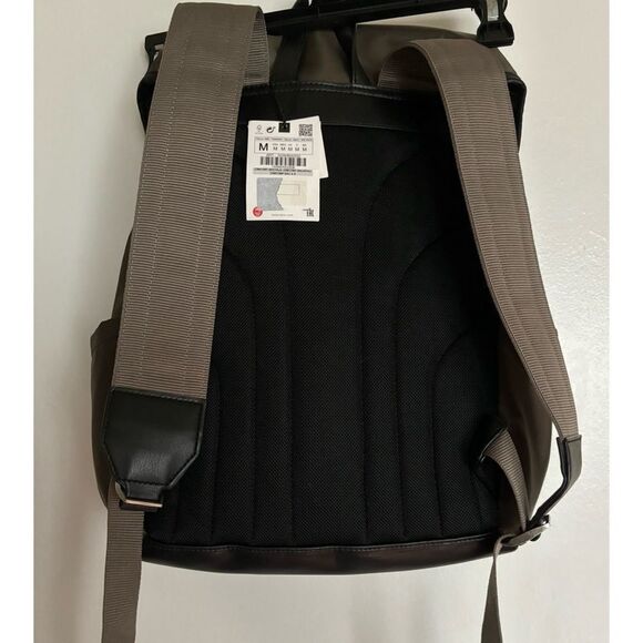 Zara Nylon Backpack in Olive / Unisex / Néw With Tags
